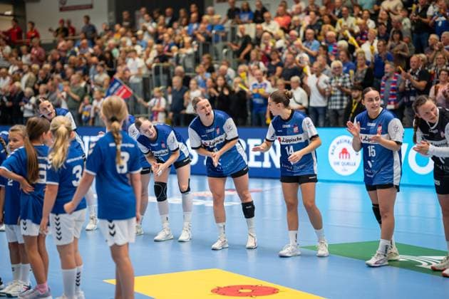 HSG Blomberg Lippe GER vs Thueringer HC GER , Handball, 1 Handball Bundesliga Women, Matchday 3, 13 09 2025, Season 2025 2026, Blomberg The players of HSG Blomberg Lippe GER before the match In focus Maxi Muehlner HSG Blomberg Lippe, 10 Blomberg Sporthalle an der Ulmenallee Germany