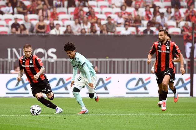OGC Nice v FC Nantes - Ligue 1 McDonald s 2025 2026 26 Melvin BARD (ogcn) - 90 Yassine BENHATTAB (fcn) - 24 Charles VANHOUTTE (ogcn) during the Ligue 1 McDonald s match between Nice and Nantes at Allianz Riviera on September 13, 2025 in Nice, France. Nice France  Copyright: xFEPx 776348123