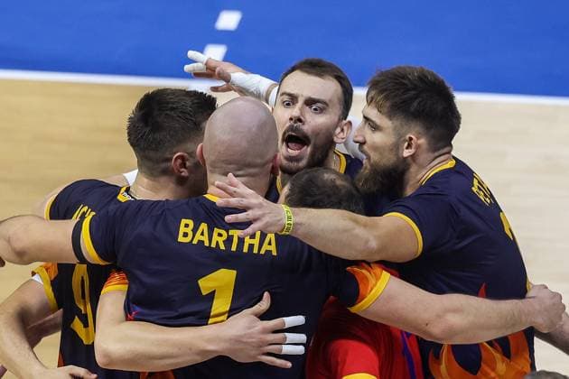 (250913) -- QUEZON CITY, Sept. 13, 2025 -- Players of Romania celebrate scoring during the pool B match between Poland and Romania at the FIVB Men s World Championship, WM, Weltmeisterschaft 2025 in Quezon City, the Philippines, Sept. 13, 2025. ) (SP)THE PHILIPPINES-QUEZON CITY-VOLLEYBALL-FIVB MEN S WORLD CHAMPIONSHIP 2025-POLAND VS ROMANIA ROUELLExUMALI 