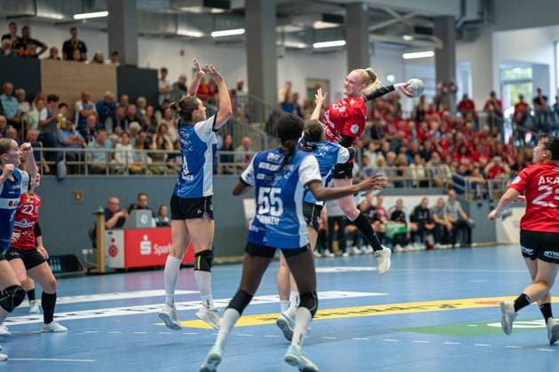 HSG Blomberg Lippe GER vs Thueringer HC GER , Handball, 1 Handball Bundesliga Women, Matchday 3, 13 09 2025, Season 2025 2026, Blomberg Johanna Reichert Thueringer HC, 29 in goal Blomberg Sporthalle an der Ulmenallee Germany