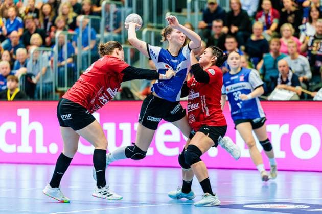 v l Csenge Kuczora Thueringer HC, 59 , Nieke Kuehne HSG Blomberg Lippe, 09 , Giulia Guarieiro Thueringer HC, 13 GER, HSG Blomberg Lippe vs Thueringer HC, , Matchday 3, Season 2025 2026, 13 09 2025 GER, HSG Blomberg Lippe vs Thueringer HC, , Matchday 3, Season 2025 2026, 13 09 2025 Blomberg Copyright: xEibner-Pressefoto JanxRollingerx EP_JSK