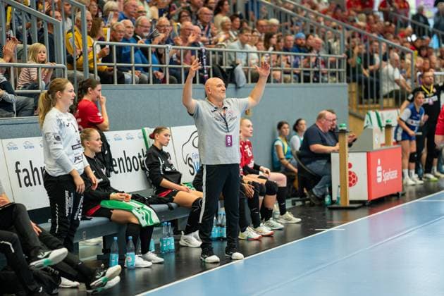 HSG Blomberg Lippe GER vs Thueringer HC GER , Handball, 1 Handball Bundesliga Women, Matchday 3, 13 09 2025, Season 2025 2026, Blomberg Herbert Mueller Thueringer HC, Coach complains Blomberg Sporthalle an der Ulmenallee Germany