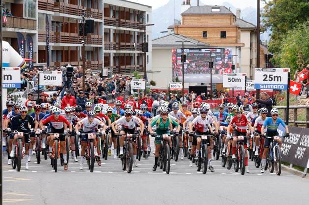 13 09 2025, Crans Montana, Valais 2025 UCI Mountain Bike World Championships, Samara Maxwell 2 NZL , Jennifer Jackson 8 CAN , Evie Richards 5 GBR , Alessandra Keller 4 SUI , Candice Lill 6 RSA , Nicole Koller 7 SUI , Laura Stigger 9 AUT , Jenny Rissveds 3 SWE , Jolanda Neff 12 SUI at the green light of the Women Elite Cross Country Olympic Final Crans Montana Crans Montana Valais Switzerland Copyright: xJustPictures.ch FrancescoxMinghettix jp-en-FrMi-_NG_1257