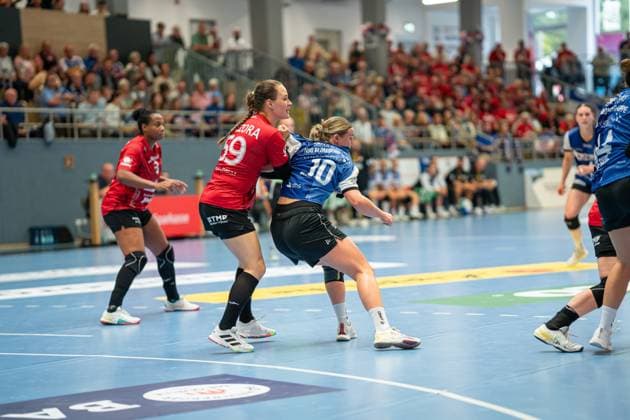 HSG Blomberg Lippe GER vs Thueringer HC GER , Handball, 1 Handball Bundesliga Women, Matchday 3, 13 09 2025, Season 2025 2026, Blomberg v l Csenge Kuczora Thueringer HC, 59 and Maxi Muehlner HSG Blomberg Lippe, 10 in duel Blomberg Sporthalle an der Ulmenallee Germany