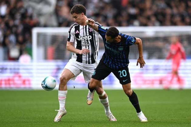 Db Torino 13 09 2025 - campionato di calcio serie A Juventus-inter foto Daniele Buffa Image nella foto: Kenan Yildiz-Hakan Calhanoglu 