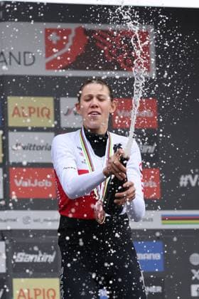 13 09 2025, Crans Montana, Valais 2025 UCI Mountain Bike World Championships, Alessandra Keller 4 SUI , Bronze Medal at the Women Elite Cross Country World Championship during the award ceremony Crans Montana Crans Montana Valais Switzerland Copyright: xJustPictures.ch FrancescoxMinghettix jp-en-FrMi-MNG_2463