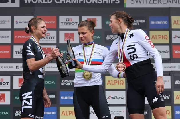 13 09 2025, Crans Montana, Valais 2025 UCI Mountain Bike World Championships, Samara Maxwell 2 NZL , Silver, Jenny Rissveds 3 SWE , World Champion and Gold and Alessandra Keller 4 SUI , Bronze Medal at the Women Elite Cross Country World Championship during the award ceremony Crans Montana Crans Montana Valais Switzerland Copyright: xJustPictures.ch FrancescoxMinghettix jp-en-FrMi-MNG_2486