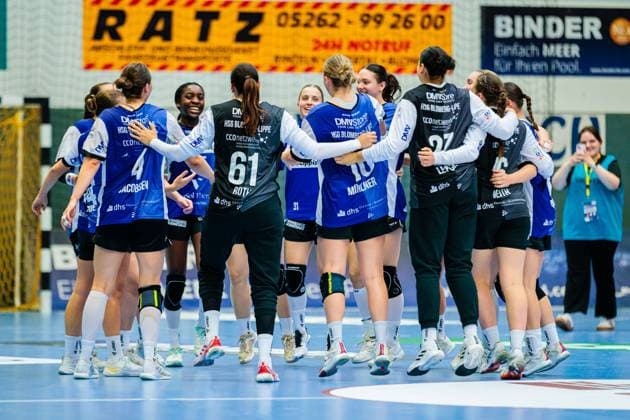 The team of HSG Blomberg Lippe cheers after 35 25 victory GER, HSG Blomberg Lippe vs Thueringer HC, , Matchday 3, Season 2025 2026, 13 09 2025 GER, HSG Blomberg Lippe vs Thueringer HC, , Matchday 3, Season 2025 2026, 13 09 2025 Blomberg Copyright: xEibner-Pressefoto JanxRollingerx EP_JSK