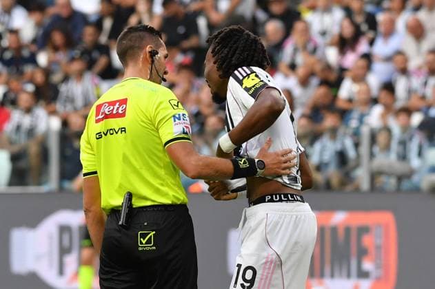Foto IPP Massimo Rana Torino 13-09-2025 Calcio Campionato di Serie A 2025 2026 Juventus-Inter nella foto arbitro con telecamera Italy Photo Press - World Copyright italy ITALY  Copyright: xR4924_italyphotopressx