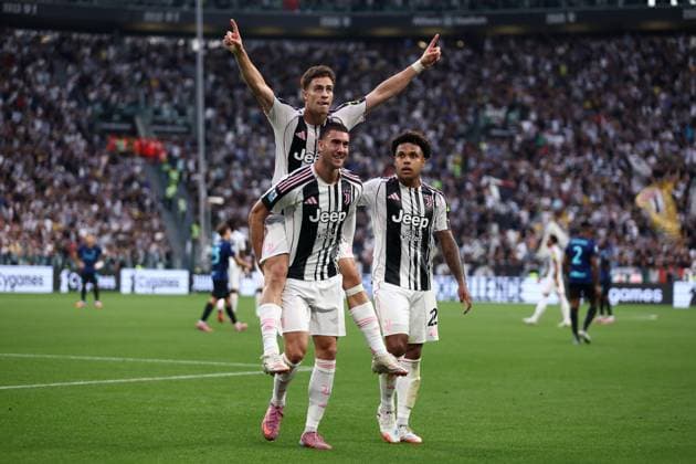 Kenan Yildiz (Juventus Fc) celebrates after scoring his team s second goal with team mates, Serie A, Juventus FC v FC Internazionale, Allianz Stadium, September 13, 2025, Turin, Italy.