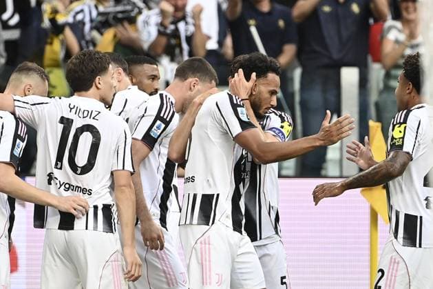 Juventus v Inter Milan - Serie A TURIN, ITALY, SEPTEMBER 13: Lloyd Kelly (2nd R), of Juventus, celebrates with his teammates after scoring during the Serie A football match between Juventus and Inter Milan at the Allianz Stadium in Turin, Italy, on September 13, 2025. Isabella Bonotto Anadolu Turin Italy. Editorial use only. Please get in touch for any other usage.  Copyright: x2025xAnadoluxIsabellaxBonottox