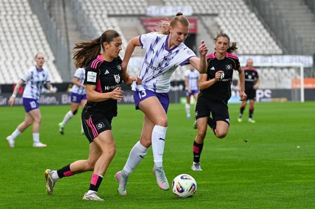 Maike Berentzen Leni Eggert Google Pixel Frauen Bundesliga SGS Essen Hamburger SV 13 09 2025 Maike Berentzen SGS Essen vs Leni Eggert HSV , google Pixel Frauen Bundesliga, 02 Matchday, SGS Essen vs Hamburger SV on September 13, 2025 at Stadion an der Hafenstraße, Essen