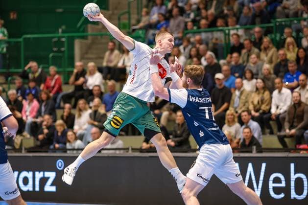 13 09 2025, Handball, HBL, Bergischer HC TSV GWD Minden, Unihalle Wuppertal Karolis Antanavicius GWD Minden 08 in a duel against Johannes Wasielewski BHC 77 North Rhine-Westphalia Germany