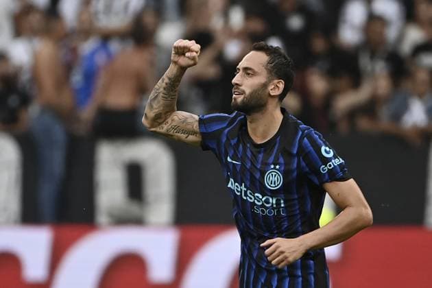 Juventus v Inter Milan - Serie A TURIN, ITALY - SEPTEMBER 13: Hakan Calhanoglu, of Inter Milan, celebrates after scoring during the Serie A football match between Juventus and Inter Milan at the Allianz Stadium in Turin, Italy, on September 13, 2025. Isabella Bonotto Anadolu Turin Italy. Editorial use only. Please get in touch for any other usage.  Copyright: x2025xAnadoluxIsabellaxBonottox