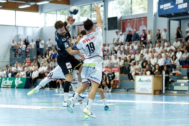 Lucas Schneider HSG Krefeld Niederrhein, 11 Vit Reichel TV 05 07 Huettenberg, 19 Paul Kompenhans TV 05 07 Huettenberg, 34 TV 05 07 Huettenberg vs HSG Krefeld Niederrhein, Handball, 2 Handball Bundesliga, 03 Matchday, Season 2025 2026, 13 09 25 TV 05 07 Huettenberg vs HSG Krefeld Niederrhein, Handball, 2 Handball Bundesliga, 03 Matchday, Season 2025 2026, 13 09 25 Huettenberg Copyright: xEibner-Pressefoto JoergxHeinrichx EP_JHR