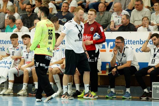 Yahav Shamir TV 05 07 Huettenberg, 55 Stefan Kneer Coach TV 05 07 Huettenberg Simon Boehne TV 05 07 Huettenberg, 12 TV 05 07 Huettenberg vs HSG Krefeld Niederrhein, Handball, 2 Handball Bundesliga, 03 Matchday, Season 2025 2026, 13 09 25 TV 05 07 Huettenberg vs HSG Krefeld Niederrhein, Handball, 2 Handball Bundesliga, 03 Matchday, Season 2025 2026, 13 09 25 Huettenberg Copyright: xEibner-Pressefoto JoergxHeinrichx EP_JHR