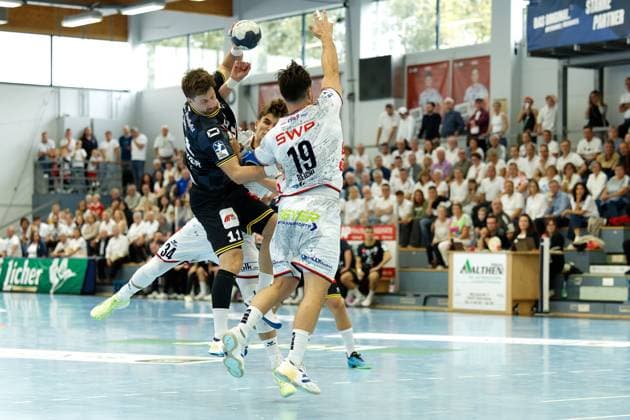 Lucas Schneider HSG Krefeld Niederrhein, 11 Vit Reichel TV 05 07 Huettenberg, 19 Paul Kompenhans TV 05 07 Huettenberg, 34 TV 05 07 Huettenberg vs HSG Krefeld Niederrhein, Handball, 2 Handball Bundesliga, 03 Matchday, Season 2025 2026, 13 09 25 TV 05 07 Huettenberg vs HSG Krefeld Niederrhein, Handball, 2 Handball Bundesliga, 03 Matchday, Season 2025 2026, 13 09 25 Huettenberg Copyright: xEibner-Pressefoto JoergxHeinrichx EP_JHR