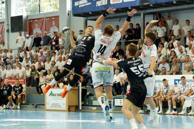 Vit Reichel TV 05 07 Huettenberg, 19 Paul Kompenhans TV 05 07 Huettenberg, 34 Falk Kolodziej HSG Krefeld Niederrhein, 05 Moritz Zoerb TV 05 07 Huettenberg, 14 Niklas Ingenpaß HSG Krefeld Niederrhein, 55 David Kuntscher TV 05 07 Huettenberg, 97 TV 05 07 Huettenberg vs HSG Krefeld Niederrhein, Handball, 2 Handball Bundesliga, 03 Matchday, Season 2025 2026, 13 09 25 TV 05 07 Huettenberg vs HSG Krefeld Niederrhein, Handball, 2 Handball Bundesliga, 03 Matchday, Season 2025 2026, 13 09 25 Huettenberg Copyright: xEibner-Pressefoto JoergxHeinrichx EP_JHR