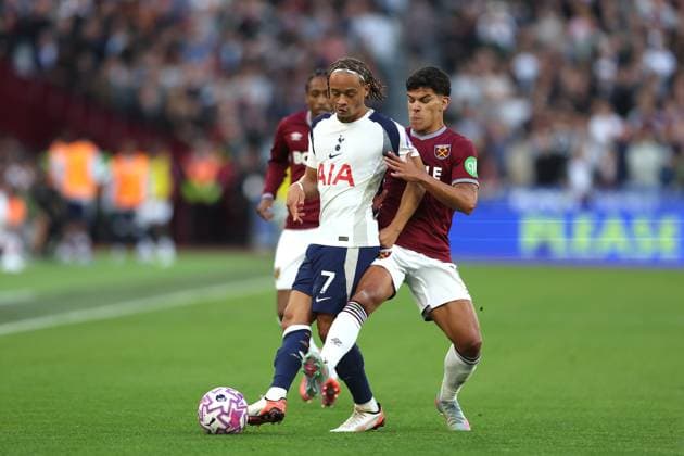 13th September 2025; London Stadium, London, England; Premier League Football, West Ham United versus Tottenham Hotspur; Xavi Simons of Tottenham Hotspur challenged by Mateus Fernandes of West Ham United  JohnxPatrickxFletcher