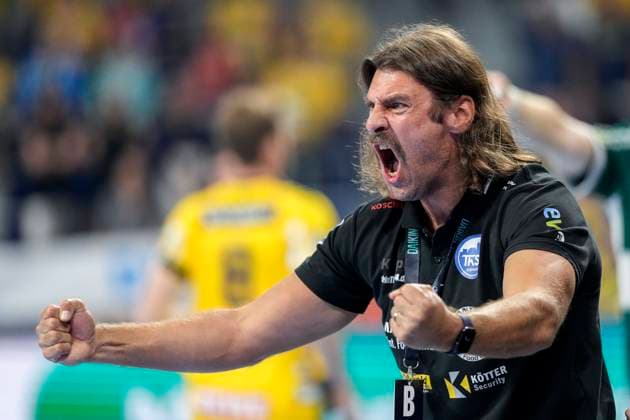 Sebastian Hinze coach, head coach, ThSV , single picture, single photo, action, action, cheer, cheers, celebration, joy, rejoice, rejoicing, confident, optimistic, positive, game scene, 13 09 2025, Mannheim Germany , Handball, Bundesliga, Rhein Neckar Löwen ThSV Eisenach xozx