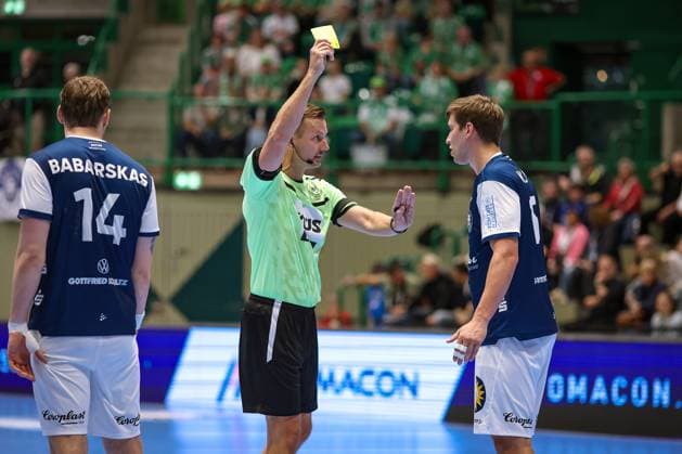 13 09 2025, Handball, HBL, Bergischer HC TSV GWD Minden, Unihalle Wuppertal Yellow card for Lars Kooij BHC 15 Nordrhein Westfalen Germany