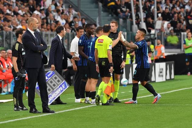 Foto IPP Massimo Rana Torino 13-09-2025 Calcio Campionato di Serie A 2025 2026 Juventus-Inter nella foto esce lautaro martinez Italy Photo Press - World Copyright italy ITALY  Copyright: xR4924_italyphotopressx