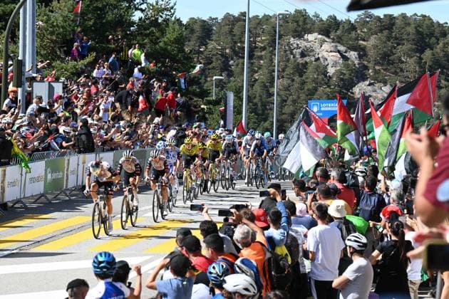13-09-2025 Vuelta A Espana; Tappa 20 Robledo De Chavela - Bola Del Mundo; 2025, Uae Team Emirates - Xrg; 2025, Visma - Lease A Bike; Vingegaard, Jonas; Puerto De Navacerrada; 