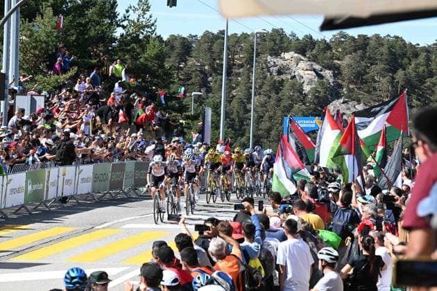 13-09-2025 Vuelta A Espana; Tappa 20 Robledo De Chavela - Bola Del Mundo; 2025, Uae Team Emirates - Xrg; 2025, Visma - Lease A Bike; Vingegaard, Jonas; Puerto De Navacerrada; 