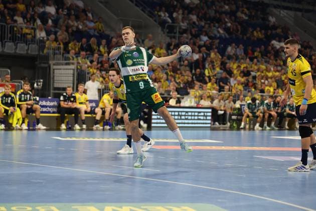 13 09 2025, xrekx, Handball Daikin HBL, Rhein Neckar Loewen ThSV Eisenach v l Max Beneke ThSV Eisenach 7m fails to David Späth Spaeth Rhein Necker Loewen DFL DFB REGULATIONS PROHIBIT ANY USE OF PHOTOGRAPHS as IMAGE SEQUENCES and or QUASI VIDEO Mannheim