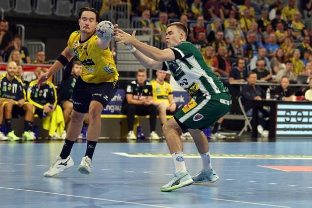 13 09 2025, xrekx, Handball Daikin HBL, Rhein Neckar Loewen ThSV Eisenach v l Robert Timmermeister Rhein Necker Loewen Fynn Hangstein ThSV Eisenach DFL DFB REGULATIONS PROHIBIT ANY USE OF PHOTOGRAPHS as IMAGE SEQUENCES and or QUASI VIDEO Mannheim
