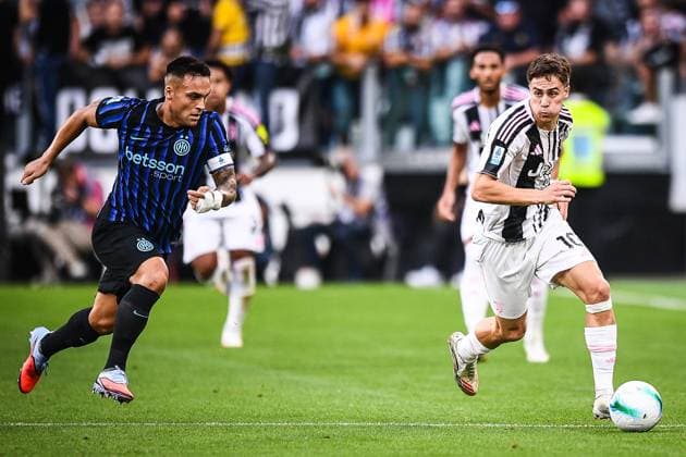 September 13, 2025, Turin, Italy, Italy: Lautaro MARTINEZ of Inter Milan and Kenan YILDIZ of Juventus during the Serie A match between Juventus FC and FC Internazionale at Allianz Stadium on September 13, 2025 in Turin, Italy. Turin Italy - ZUMAm308 20250913_zsp_m308_001 Copyright: xMatthieuxMirvillex