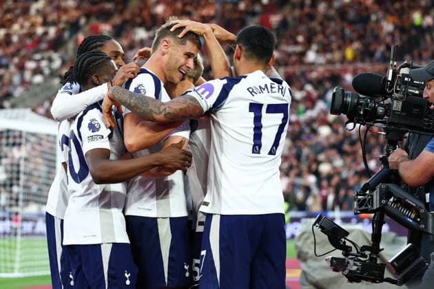 Micky van de Ven of Tottenham Hotspur celebrates after scoring a goal (0-3) West Ham United v Tottenham Hotspur, Premier League, Football, London Stadium, London, UK - 13 Sept 2025London London Stadium United Kingdom EDITORIAL USE ONLY No use with unauthorised audio, video, data, fixture lists, club league logos or live services. Online in-match use limited to 120 images, no video emulation. No use in betting, games or single club league player publications. Copyright: xSimonxDael Shutterstockx 15481313as