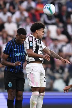 Db Torino 13 09 2025 - campionato di calcio serie A Juventus-Inter foto Daniele Buffa Image nella foto: Denzel Dumfries-Weston McKennie 