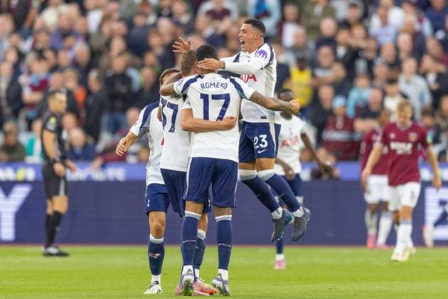 West Ham United v Tottenham Hotspur, Premier League, EFL, Football, The London Stadium, Stratford, London, UK - 13 Sep 2025 Goal. Pedro Porro of Tottenham Hotspur leaps on his teammates as they celebrate the goal of Lucas Bergvall of Tottenham Hotspur London The London Stadium Stratford GBR, UK NEWSPAPERS OUT Copyright: xEllixBirchx