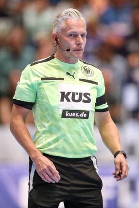 13 09 2025, Handball, HBL, Bergischer HC TSV GWD Minden, Unihalle Wuppertal Referee Tobias Tönnies North Rhine-Westphalia Germany