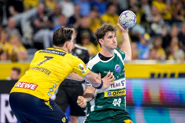 v li Robert Timmermeister RNL, 7 , Stephan Seitz ThSV, 44 , duel, duel, tackle, tackling, dynamics, action, action, 13 09 2025, Mannheim Germany , Handball, Bundesliga, Rhein Neckar Löwen ThSV Eisenach xozx