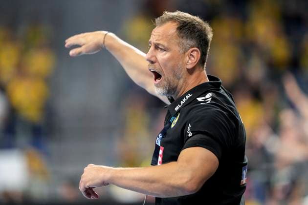 Maik Machulla coach, head coach, RNL , gives instructions, gestures, gesticulates with arms, single picture, single photo, action, action, 13 09 2025, Mannheim Germany , Handball, Bundesliga, Rhein Neckar Löwen ThSV Eisenach xozx
