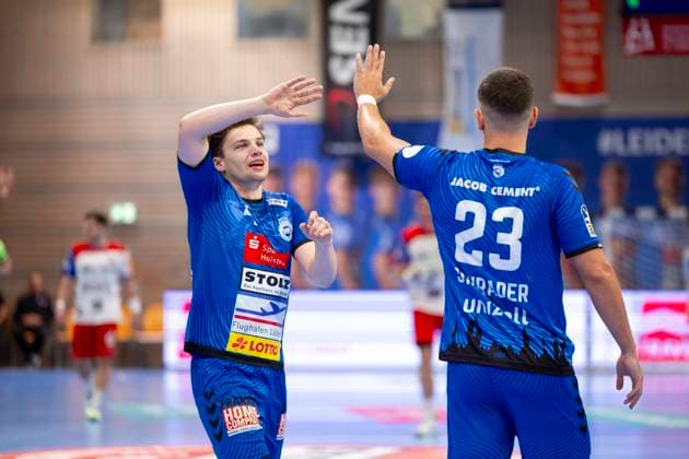 Paul Holzhacker Nr 4, VfL Lübeck Schwartau and Janik Schrader Nr 23, VfL Lübeck Schwartau are happy to cheer VfL Luebeck Schwartau vs HBW Balingen Weilstetten, Handball, 2 Bundesliga, 13 09 25 Luebeck Schleswig Holstein Germany Copyright: xAgentur54Gradx xFelixxKoenigx
