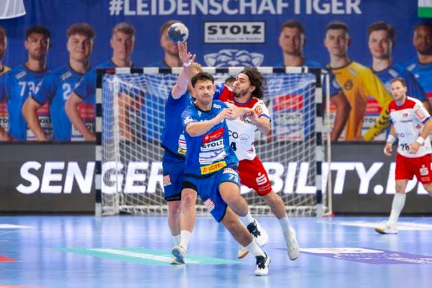 Tim Ruggiero Matthes Nr 4, HBW Balingen Weilstetten vs Thore Kjell Heinemann Nr 34, VfL Lübeck Schwartau and Lukas Kingsley Emdorf Nr 73, VfL Lübeck Schwartau VfL Luebeck Schwartau vs HBW Balingen Weilstetten, Handball, 2 Bundesliga, 13 09 25 Luebeck Schleswig Holstein Germany Copyright: xAgentur54Gradx xFelixxKoenigx