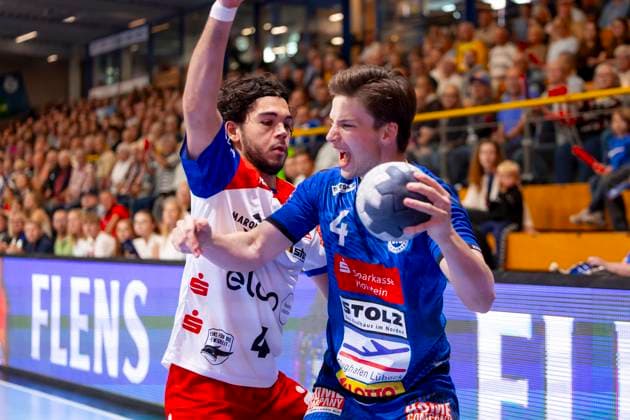 Paul Holzhacker Nr 4, VfL Luebeck Schwartau vs Tim Ruggiero Matthes Nr 4, HBW Balingen Weilstetten VfL Luebeck Schwartau vs HBW Balingen Weilstetten, Handball, 2 Bundesliga, 13 09 25 Luebeck Schleswig Holstein Germany Copyright: xAgentur54Gradx xFelixxKoenigx