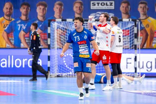 Lukas Kingsley Emdorf Nr 73, VfL Luebeck Schwartau rejoices cheers VfL Luebeck Schwartau vs HBW Balingen Weilstetten, Handball, 2 Bundesliga, 13 09 25 Luebeck Schleswig Holstein Germany Copyright: xAgentur54Gradx xFelixxKoenigx