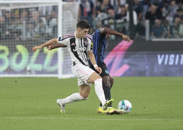 Vasilije Adzic of Juventus FC and Ange-Yoan Bonny of FC Inter fighting for the ball fighting for the ball during the Italian Serie A season 2025-2026, football match between Juventus FC and FC Inter, on 13 September 2025 at Allianz stadium, Turin, Italy. Photo Nderim KACELI  Copyright: xNderimxKaceli IPAxSportx xipa-agency.netx xx IPA_64797131 IPA_Agency_IPA64797131
