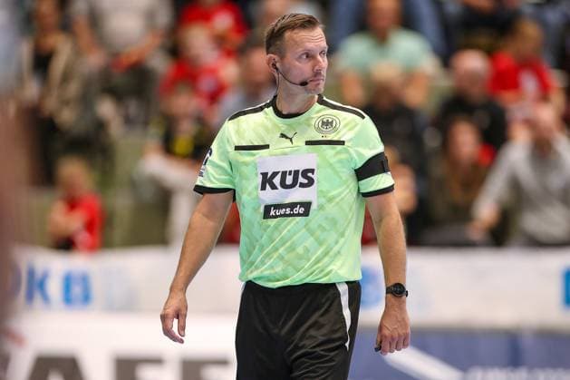 13 09 2025, Handball, HBL, Bergischer HC TSV GWD Minden, Unihalle Wuppertal Referee Robert Schulze North Rhine-Westphalia Germany