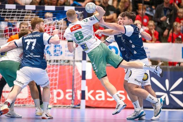 13 09 2025, Handball, HBL, Bergischer HC TSV GWD Minden, Unihalle Wuppertal Karolis Antanavicius GWD Minden 08 throws the ball on goal North Rhine-Westphalia Germany