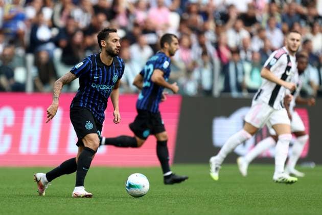 Hakan Calhanoglu (Fc Internazionale) controls the ball, Serie A, Juventus FC v FC Internazionale, Allianz Stadium, September 13, 2025, Turin, Italy.