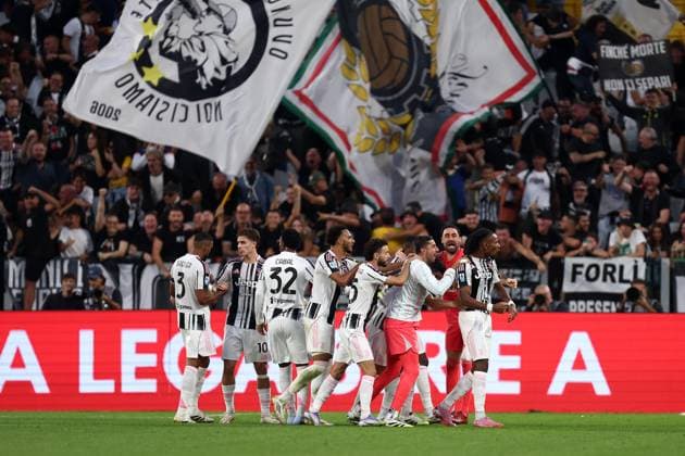 Khephren Thuram (Juventus Fc) celebrates after scoring his team s third goal with team mates, Serie A, Juventus FC v FC Internazionale, Allianz Stadium, September 13, 2025, Turin, Italy.