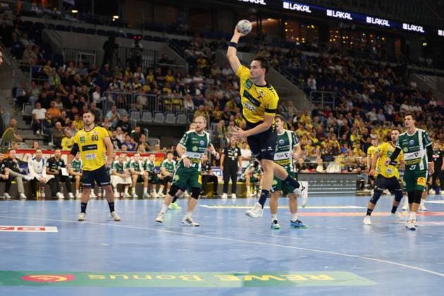 13 09 2025, xrekx, Handball Daikin HBL, Rhein Neckar Loewen ThSV Eisenach v l Robert Timmermeister Rhein Necker Loewen DFL DFB REGULATIONS PROHIBIT ANY USE OF PHOTOGRAPHS as IMAGE SEQUENCES and or QUASI VIDEO Mannheim