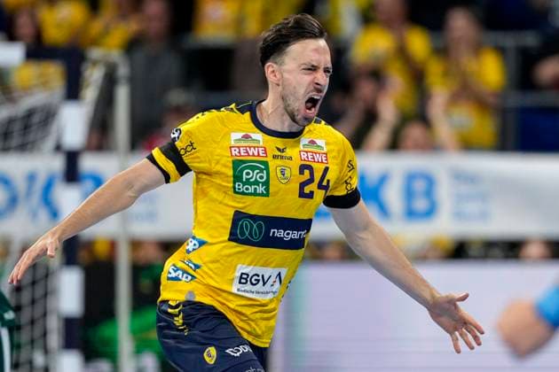 Goalscorer Patrick Groetzki RNL, 24 , Rhein Neckar Löwen player, celebrates a goal, cheers, cheer, goal celebration, celebrate the goal, goal, celebration, cheers about the goal, rejoicing, joy, rejoices, optimistic, positive, game scene, highlight, single picture, single photo, action, action, 13 09 2025, Mannheim Germany , Handball, Bundesliga, Rhein Neckar Löwen ThSV Eisenach xozx
