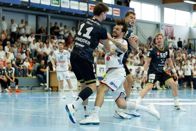 Lucas Schneider HSG Krefeld Niederrhein, 11 Hendrik Schreiber TV 05 07 Huettenberg, 51 Matija Mircic HSG Krefeld Niederrhein, 97 Niklas Ingenpaß HSG Krefeld Niederrhein, 55 TV 05 07 Huettenberg vs HSG Krefeld Niederrhein, Handball, 2 Handball Bundesliga, 03 Matchday, Season 2025 2026, 13 09 25 TV 05 07 Huettenberg vs HSG Krefeld Niederrhein, Handball, 2 Handball Bundesliga, 03 Matchday, Season 2025 2026, 13 09 25 Huettenberg Copyright: xEibner-Pressefoto JoergxHeinrichx EP_JHR