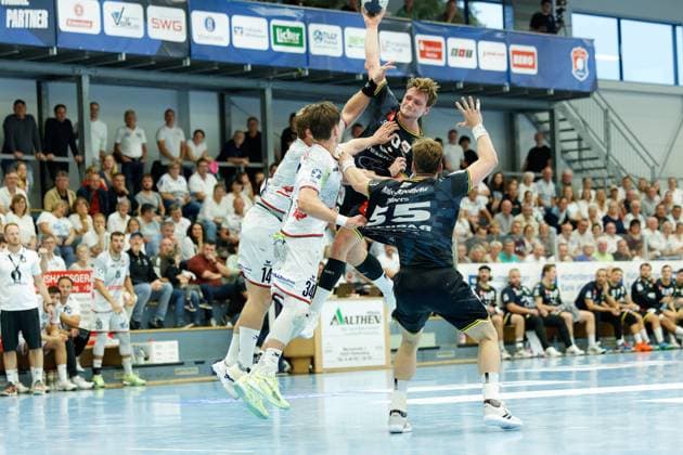 Moritz Zoerb TV 05 07 Huettenberg, 14 Paul Kompenhans TV 05 07 Huettenberg, 34 Lukas Siegler HSG Krefeld Niederrhein, 20 Niklas Ingenpaß HSG Krefeld Niederrhein, 55 TV 05 07 Huettenberg vs HSG Krefeld Niederrhein, Handball, 2 Handball Bundesliga, 03 Matchday, Season 2025 2026, 13 09 25 TV 05 07 Huettenberg vs HSG Krefeld Niederrhein, Handball, 2 Handball Bundesliga, 03 Matchday, Season 2025 2026, 13 09 25 Huettenberg Copyright: xEibner-Pressefoto JoergxHeinrichx EP_JHR
